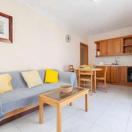Comfortable, Spacious 2 Bed Apt Just Off The Coast By 360 Estates By 360 Estates *