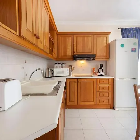 Comfortable, Spacious 2 Bed Apt Just Off The Coast By 360 Estates By 360 Estates *