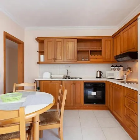 Comfortable, Spacious 2 Bed Apt Just Off The Coast By 360 Estates By 360 Estates